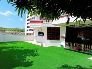 المنطقة المحيطة بالمنشأة