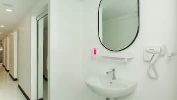 Basic Double Room, 1 Queen Bed, Non Smoking | Bathroom | Soap, shampoo, toilet paper