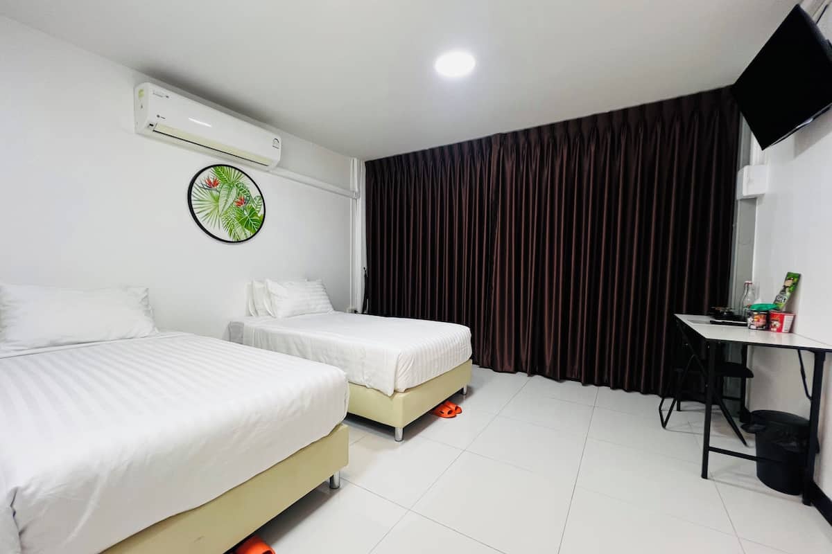 Family Room | Free WiFi, bed sheets