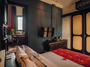Explorer Rooms | Két bảo mật tại phòng, trang trí khác biệt 