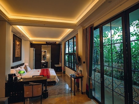 Colonial Courtyard Suites | View from room