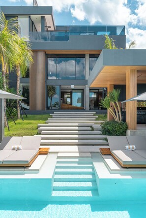 Outdoor pool - Beyond The Palms (Canggu)