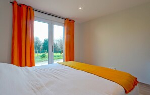 2 bedrooms, travel cot, free WiFi, bed sheets - Stunning home in Flottemanville-hague (Flottemanville-hague)