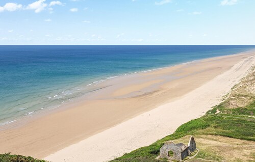 Stunning home in Flottemanville-hague