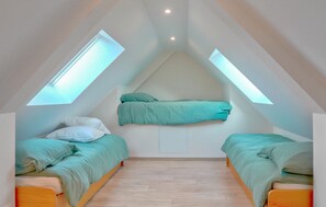 2 bedrooms, travel crib, free WiFi, bed sheets