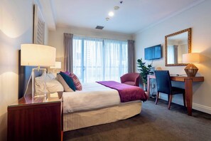 1 bedroom, iron/ironing board, WiFi, bed sheets - Urban Studio with Gym & Pool (Auckland)