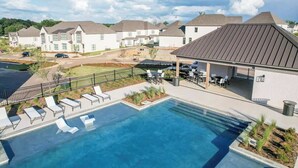 A residential area with a swimming pool, lounge chairs, and a covered patio area. - Magnolia Manor by Apex Short Term Stays (Oxford)