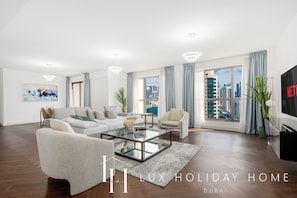 Flat-screen TV - LUX The JW Marina Studio 3 (Dubai)