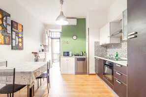 Fridge, microwave, oven, stovetop