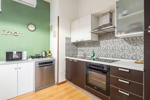 Fridge, microwave, oven, stovetop
