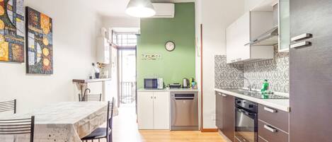 Fridge, microwave, oven, stovetop