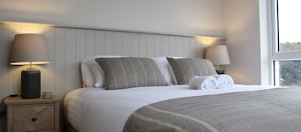 Bunratty Town House No 4 - sleeps 8 guests  in 4 bedrooms