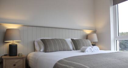 Bunratty Town House No 4 - sleeps 8 guests in 4 bedrooms