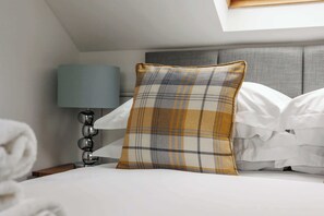 4 habitaciones, tabla de planchar con plancha, wifi y ropa de cama 