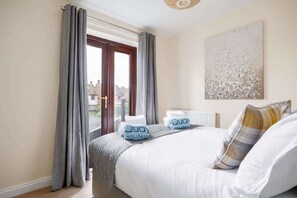 4 chambres, fer et planche à repasser, Wi-Fi, draps fournis