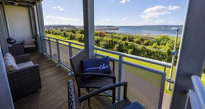 Isle View - Large Corner Balcony With Harbour Views