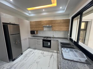 Fridge, microwave, oven, stovetop - Superb Apartment S+2 Sahloul 4 Sousse (Sousse)
