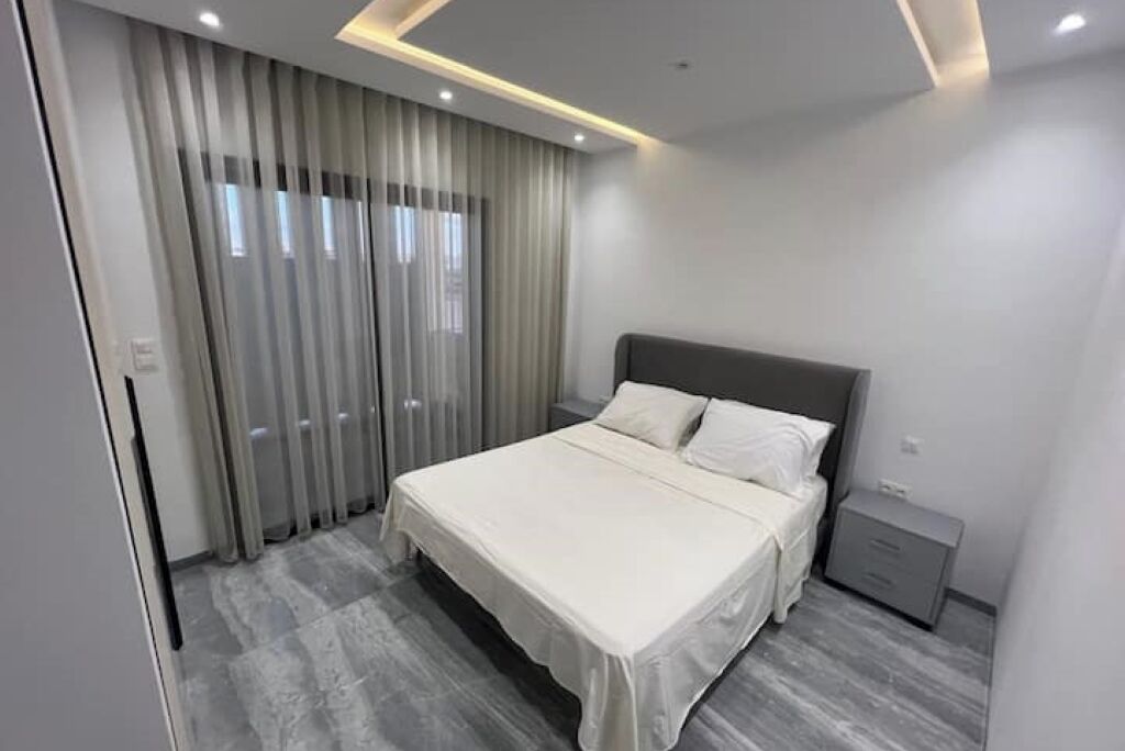 2 habitaciones, tabla de planchar con plancha y wifi gratis 