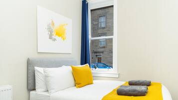 2 makuuhuonetta, silitysrauta/-lauta, ilmainen Wi-Fi, vuodevaatteet