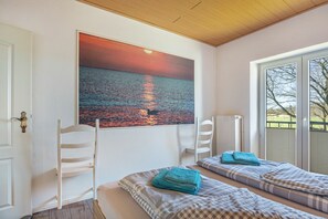 1 bedroom, bed sheets - Apartment 'Ferienwohnung 1' with Private Terrace, Shared Garden (Buchholz)