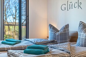 1 bedroom, bed sheets