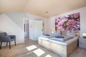 2 bedrooms, bed sheets - Apartment '2' with Shared Garden (Buchholz)