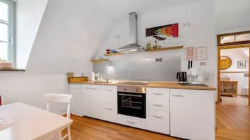 Kühlschrank, Ofen, Herdplatte, Geschirrspüler