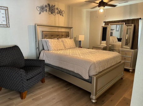 1 bedroom, WiFi, bed sheets. Cozy Casita in awesome Flagstaff with WiFi access