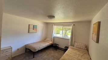 3 chambres, fer et planche à repasser, Wi-Fi gratuit, draps fournis