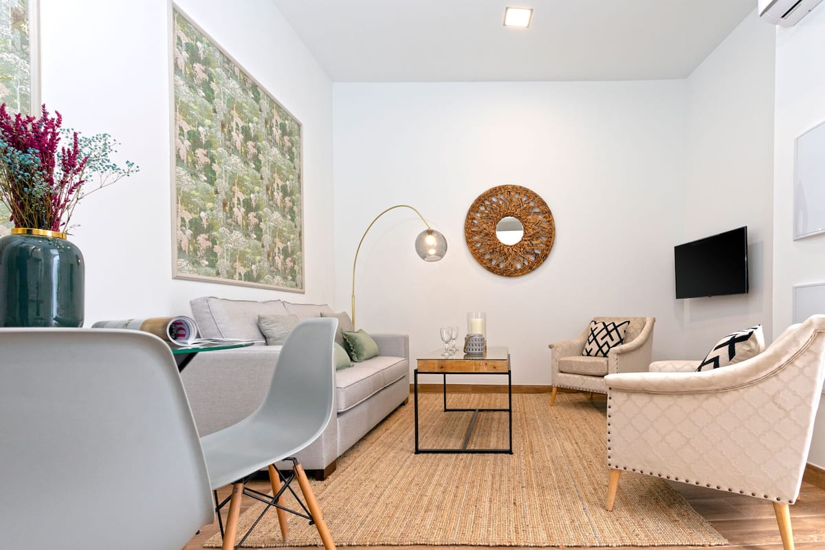 Suite, 2 Single Beds | Living area | 30-inch Smart TV with digital channels