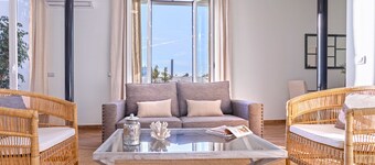 Genteel Home Recaredo