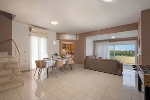 Family Villa, 3 Bedrooms, Sea View, Mountainside | Living area