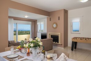 Family Villa, 3 Bedrooms, Sea View, Mountainside | Living area