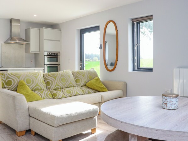 TV - BALLYCONNERY BLISS, family friendly in Dungarvan, County Waterford (Dungarvan)