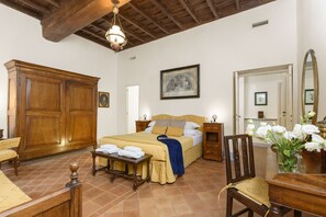 2 bedrooms, iron/ironing board, free WiFi, bed sheets - Cartari Deluxe apartment (Roma)