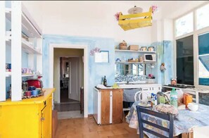 Apartment, 1 Bedroom, Smoking, Patio | Interior