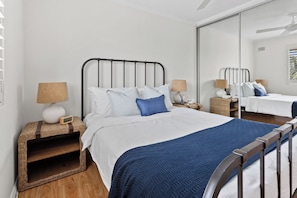 2 habitaciones, tabla de planchar con plancha, cuna de viaje y wifi
