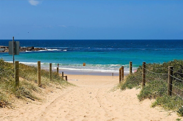 Una playa cerca