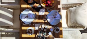 Petit déjeuner complet compris tous les jours