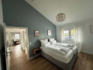 2 bedrooms, desk, iron/ironing board, travel crib