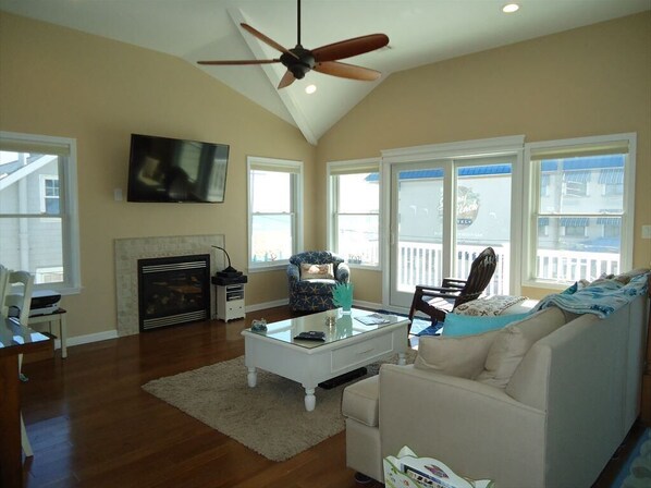 Téléviseur connecté, lecteur de DVD