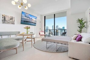 TV - MVR  Skyline Luxury in Downtown Miami (Miami)