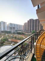 Suite studio supérieure, balcon, vue sur la ville | Vue du balcon