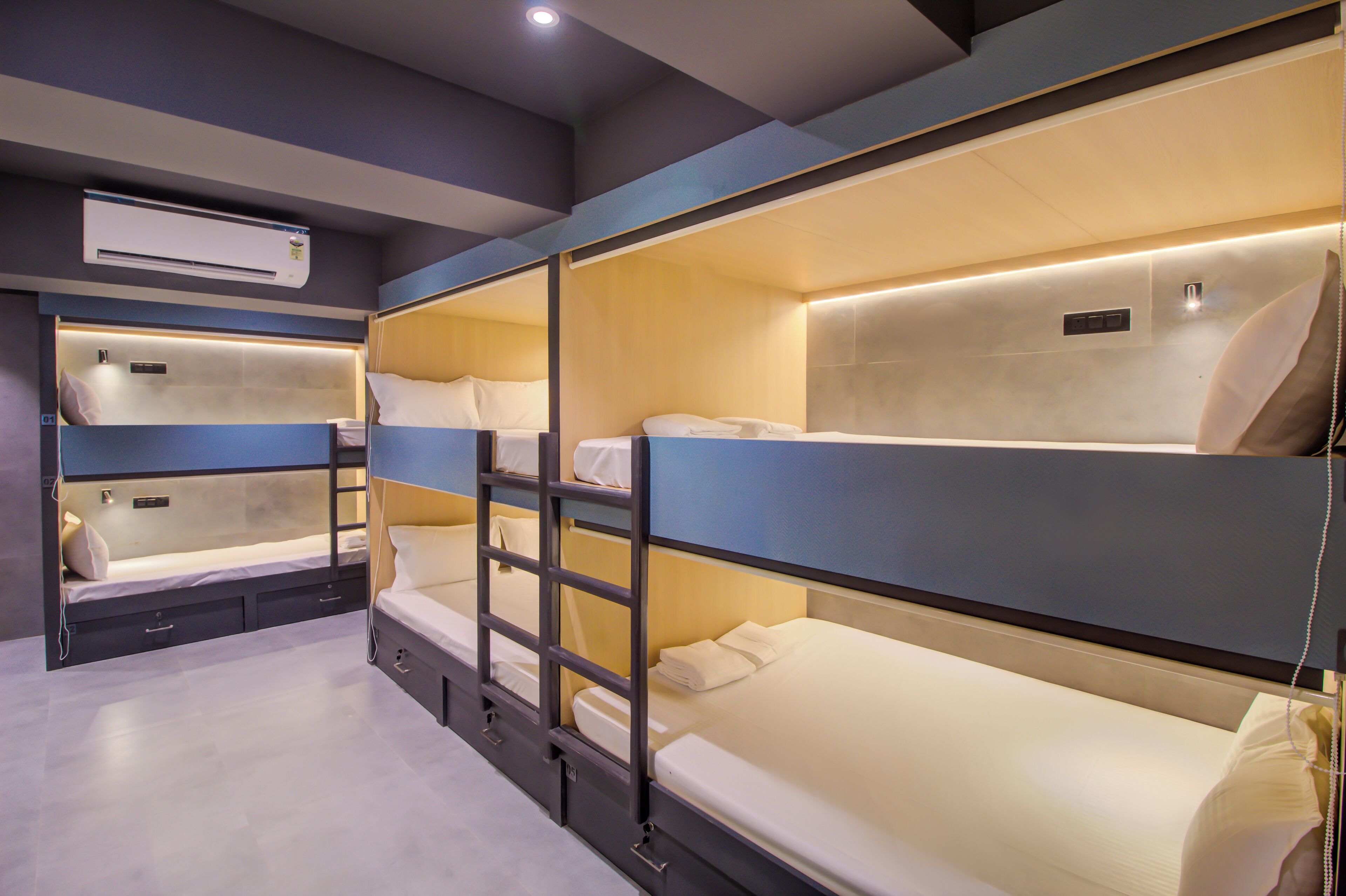Single bed AC male dormitory | Free WiFi, bed sheets