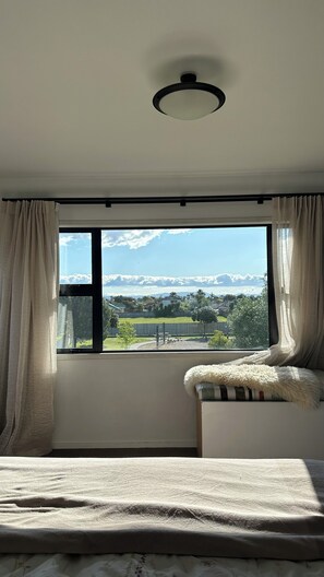5 bedrooms, desk, iron/ironing board, free WiFi