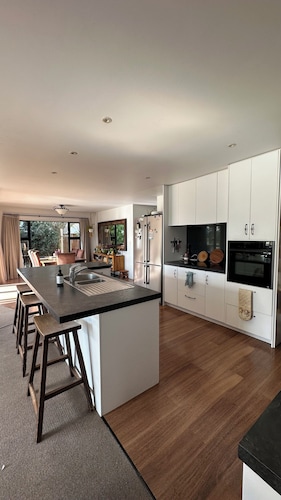 Coastal family home, 5 minutes walk to beach, hot tub, fully accessible