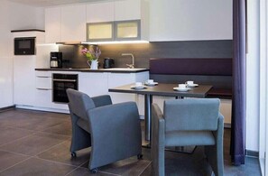 Fridge, microwave, oven, stovetop - Holiday Apartment Dream Pearl (Norddeich)