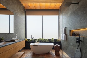 Badekåper, tøfler, håndklær og såpe