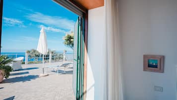 In-room safe, iron/ironing board, free WiFi, bed sheets