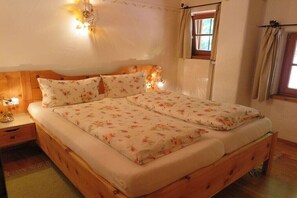 2 makuuhuonetta, silitysrauta/-lauta, ilmainen Wi-Fi, vuodevaatteet